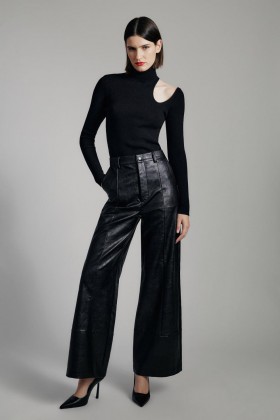  Blusa de malha assimétrica Olesa preta | Blusas femininas Bardot Fashion