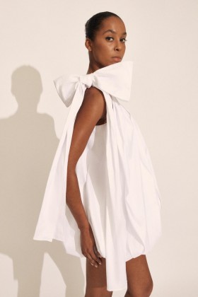  Vestido curto Razia de um ombro só em branco-orquídea | Vestidos femininos Bardot para coquetel e festa