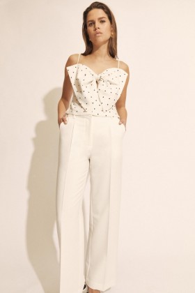 Blusa Vieda de Linho com Laço Frontal e Bolinhas Brancas | Blusas Femininas Bardot Fashion