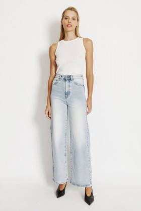 Jeans Leathan Heidi i nDeinim Éadrom | Jeans Leathan Bardot do Mhná