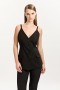  Ellera Long Line-vest i svart | Dame Bardot Mote Topper