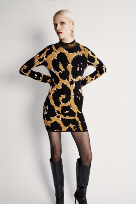  Gweneth Strik Minikjole i Brun Leopard | Dame Bardot Kjoler til Dag og Nat