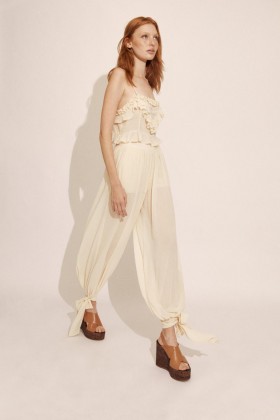 Alira Frill Detail Crop Top -toppi, pehmeän beige | Naisten Bardot-muotitopit