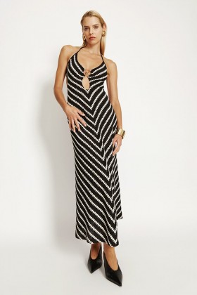  Rosala Halter Knit Maxi Dress mustalla raidalla | Naisten Bardot-päivämekot